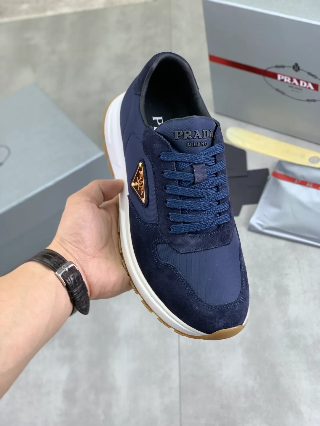 Men's shoes 💰P580💰 [New style] High version official website popular models are on the market, 🆘 The trendy brand (Prada) mainly promotes popular models, avant-garde and versatile fashionable men's shoes private version mold opening, cowhide surface splicing 1:1 replica... Fashion is simple, original imported cowhide and lining cowhide feet; the atmosphere and personality are more fashionable, eye-catching and pursuing class. It will subvert the old idea and be with you to spend time with you. A must-have for fashionistas! Must keep for yourself ! High-end comfort, high-end quality workmanship. Size: 38-45; multiple colors available.